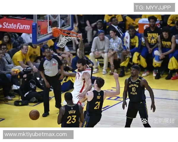 文班强调抢板重要性亚当斯成为球队关注焦点并成功抢下三前板